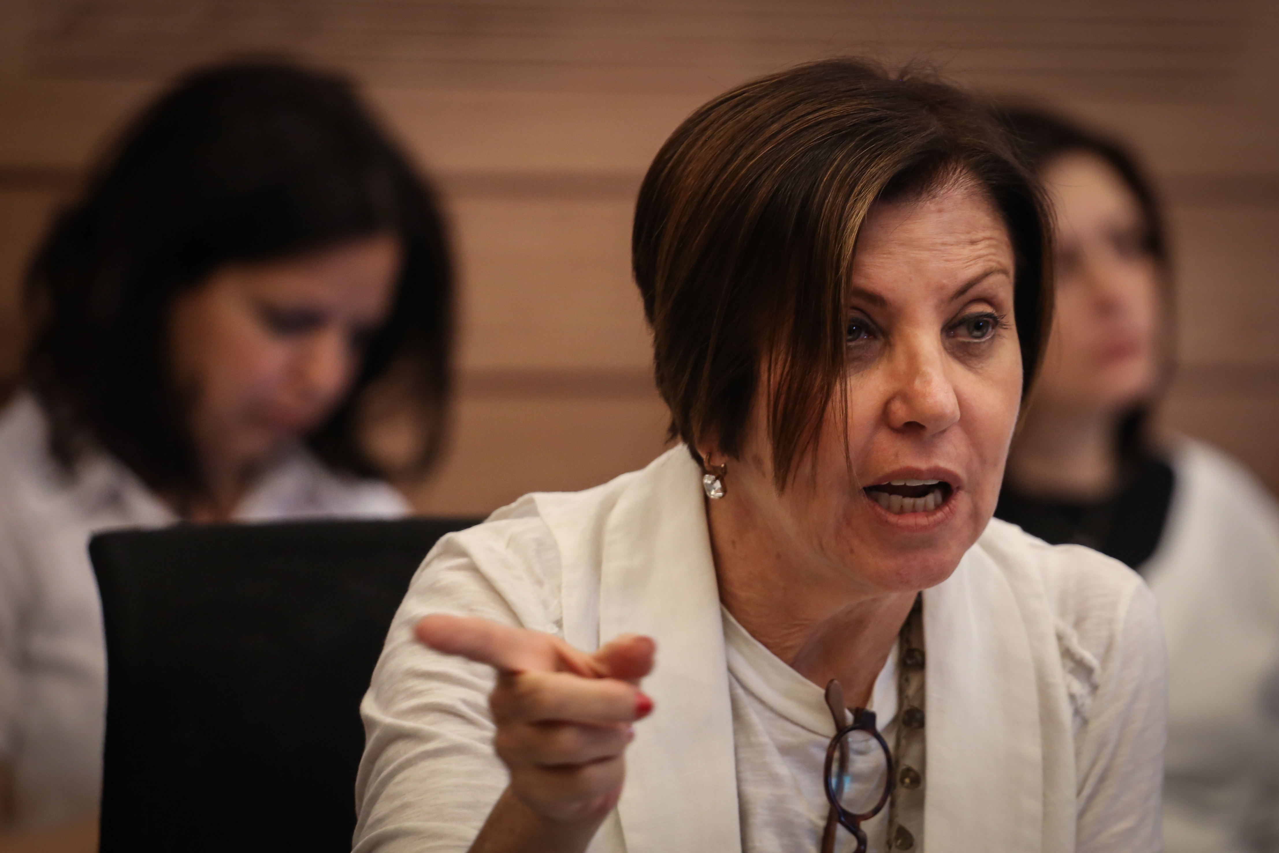 ראיון מביך: "לא בטוחה שהקצר היה מקרי"