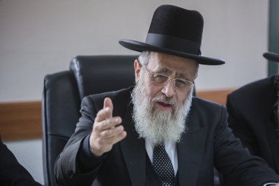 "הרב שפסק שצריך לבדוק גרעינים לא יודע הלכה"