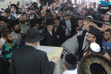 הרב נחמיה לביא ואהרון בניט הובאו למנוחות; תיעוד