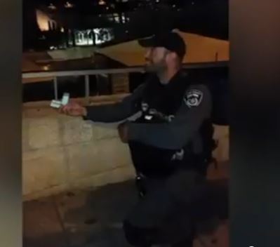 הלוחם ניצל את הרגיעה והציע נישואין לשוטרת