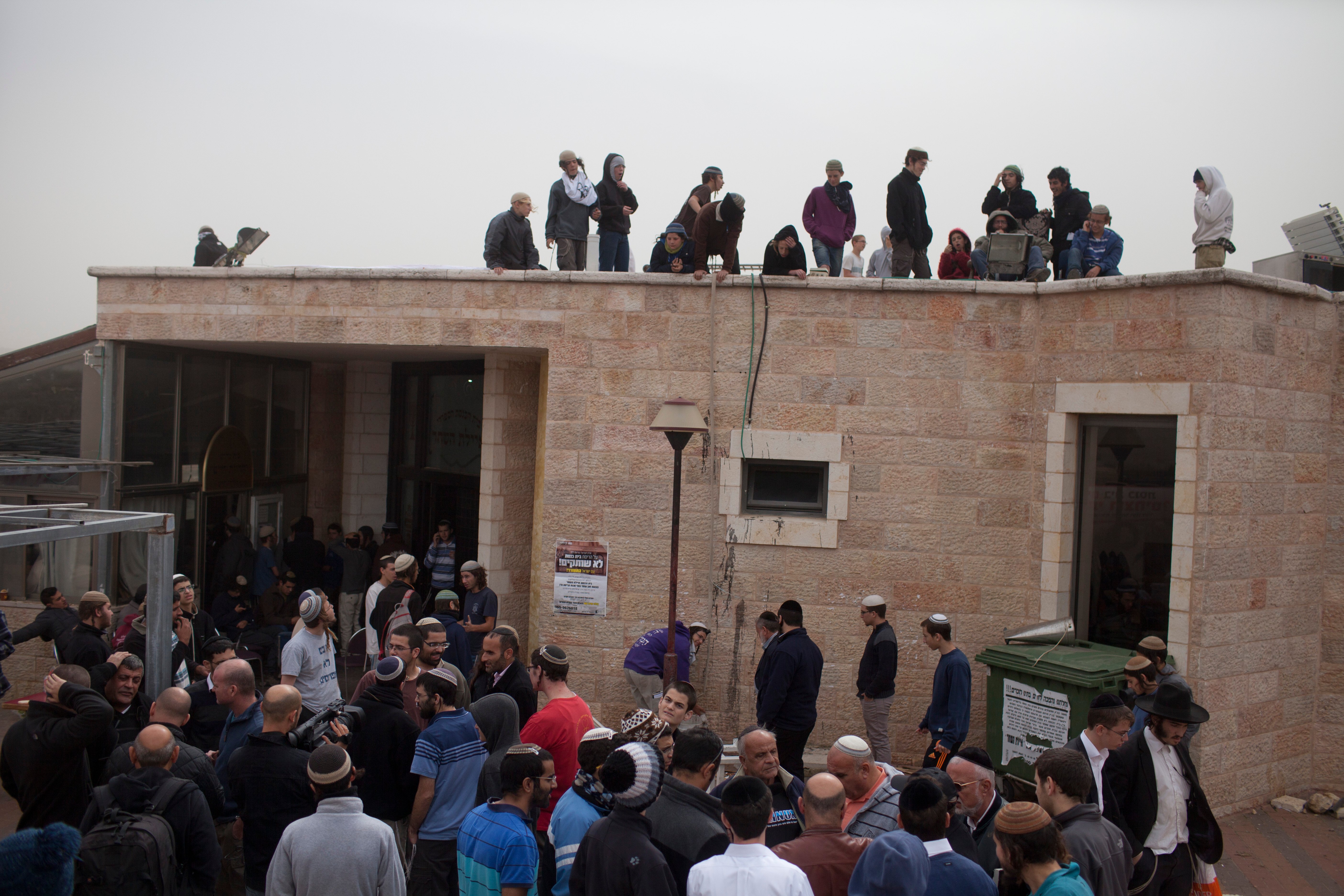 מתפללי בית הכנסת בגבעת זאב יפגינו מול ביתו של דרעי