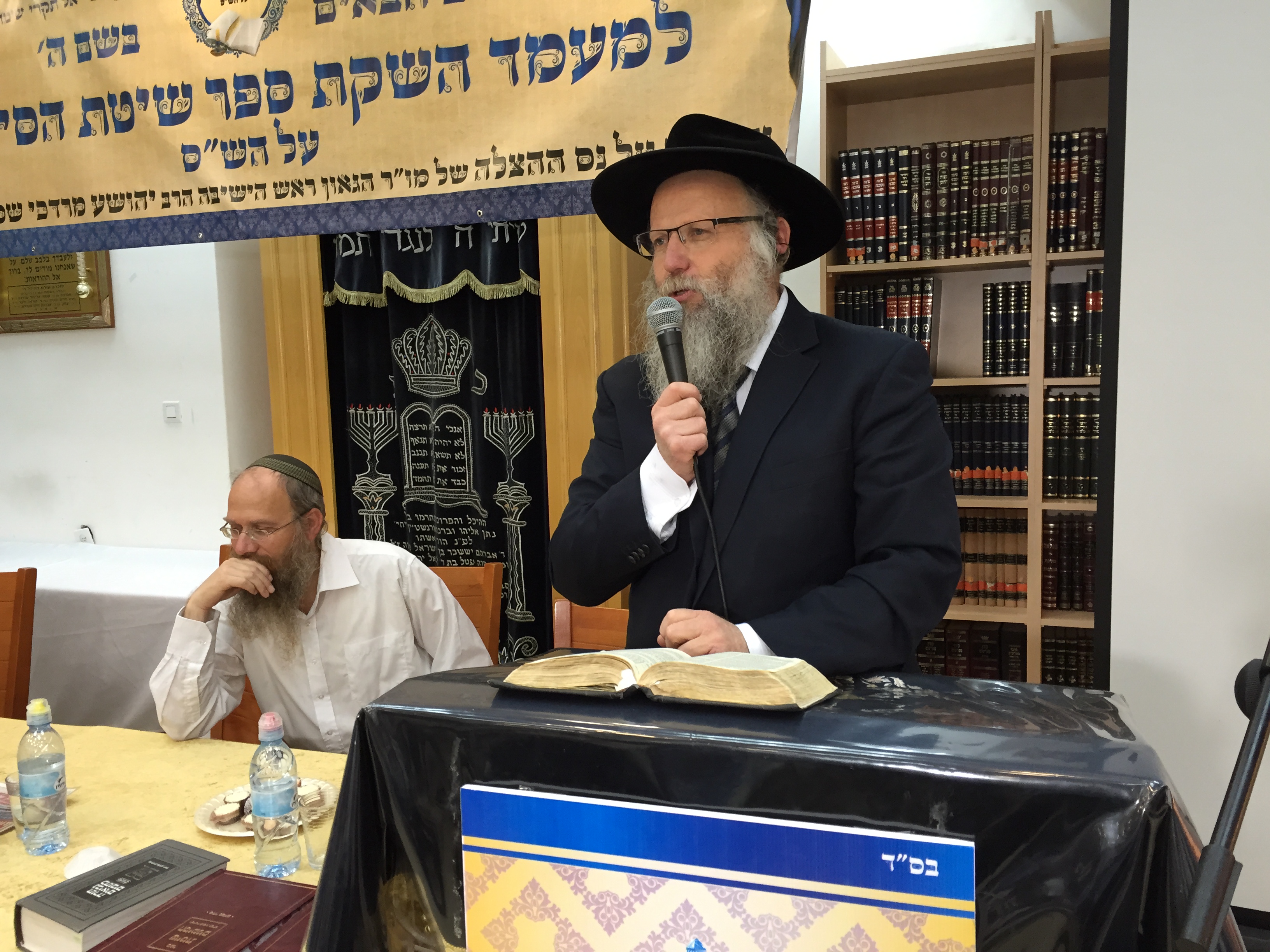 הרב שמידט על הנס שלו: "ירו עלינו 28 קליעים"