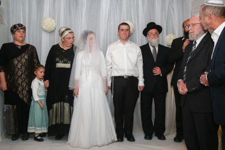ברוב עם: החתונה של אריאל ושרה-תחיה