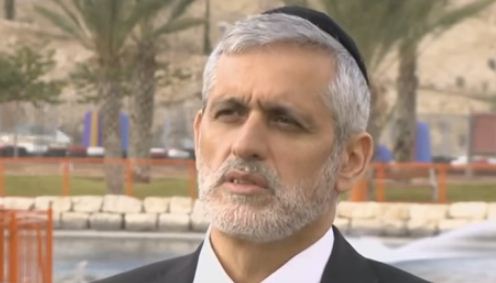 אלי ישי מתאושש מהמכות הפוליטיות; צפו