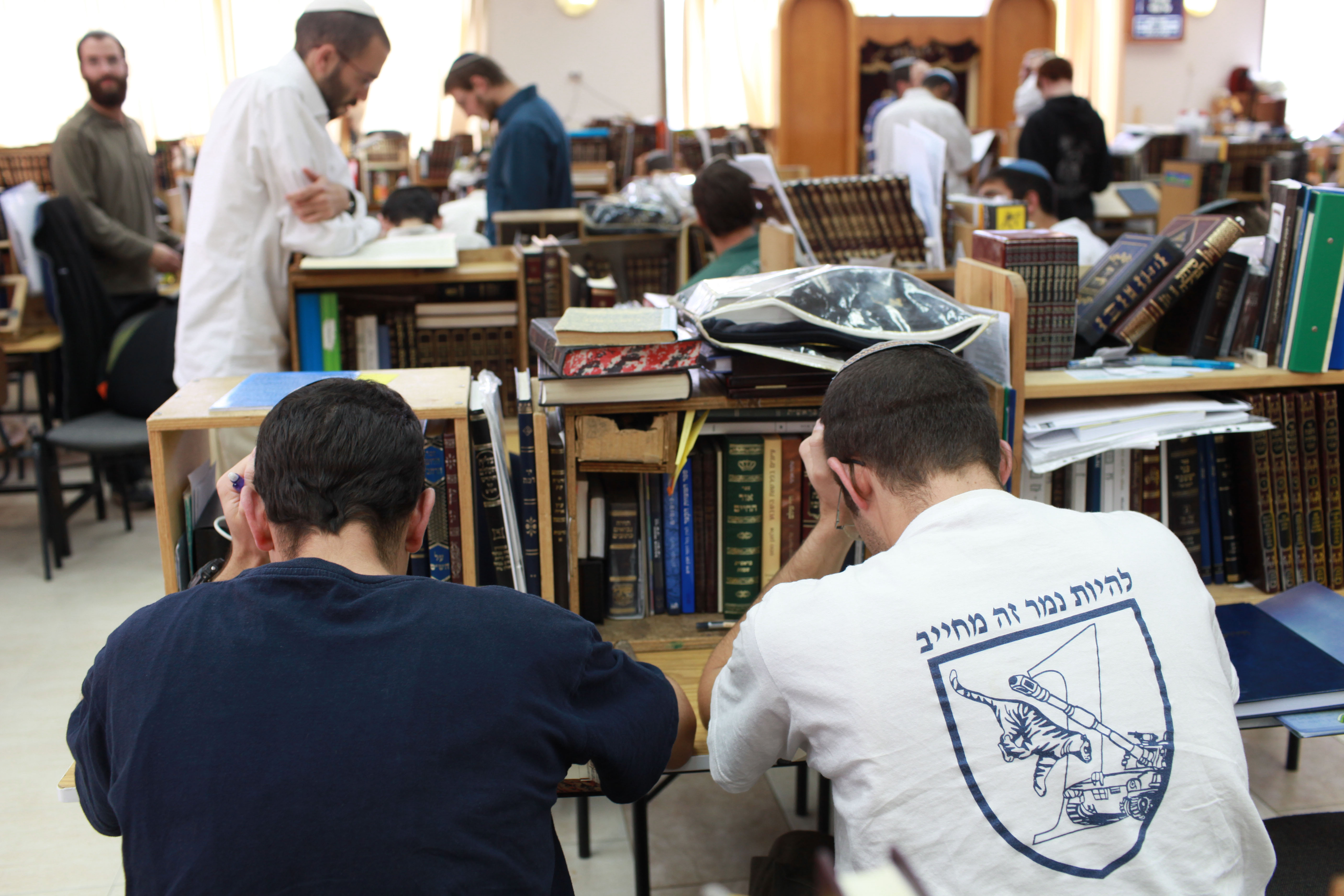 מול מדעי הרוח הקורסים, הישיבות שוברות שיאים