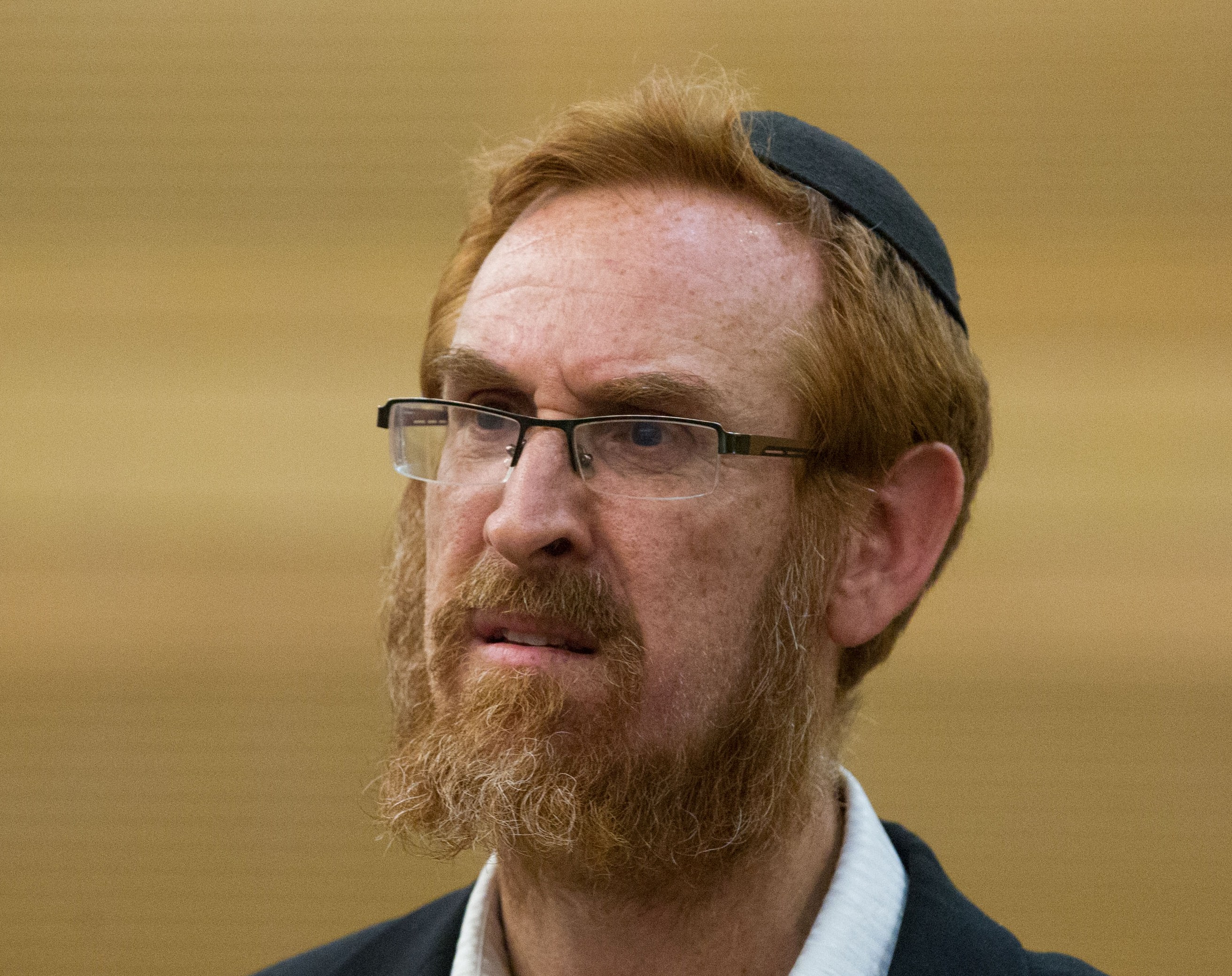 "לא תפקידכם לדחוף את האף ולפקח על הטבילה!"