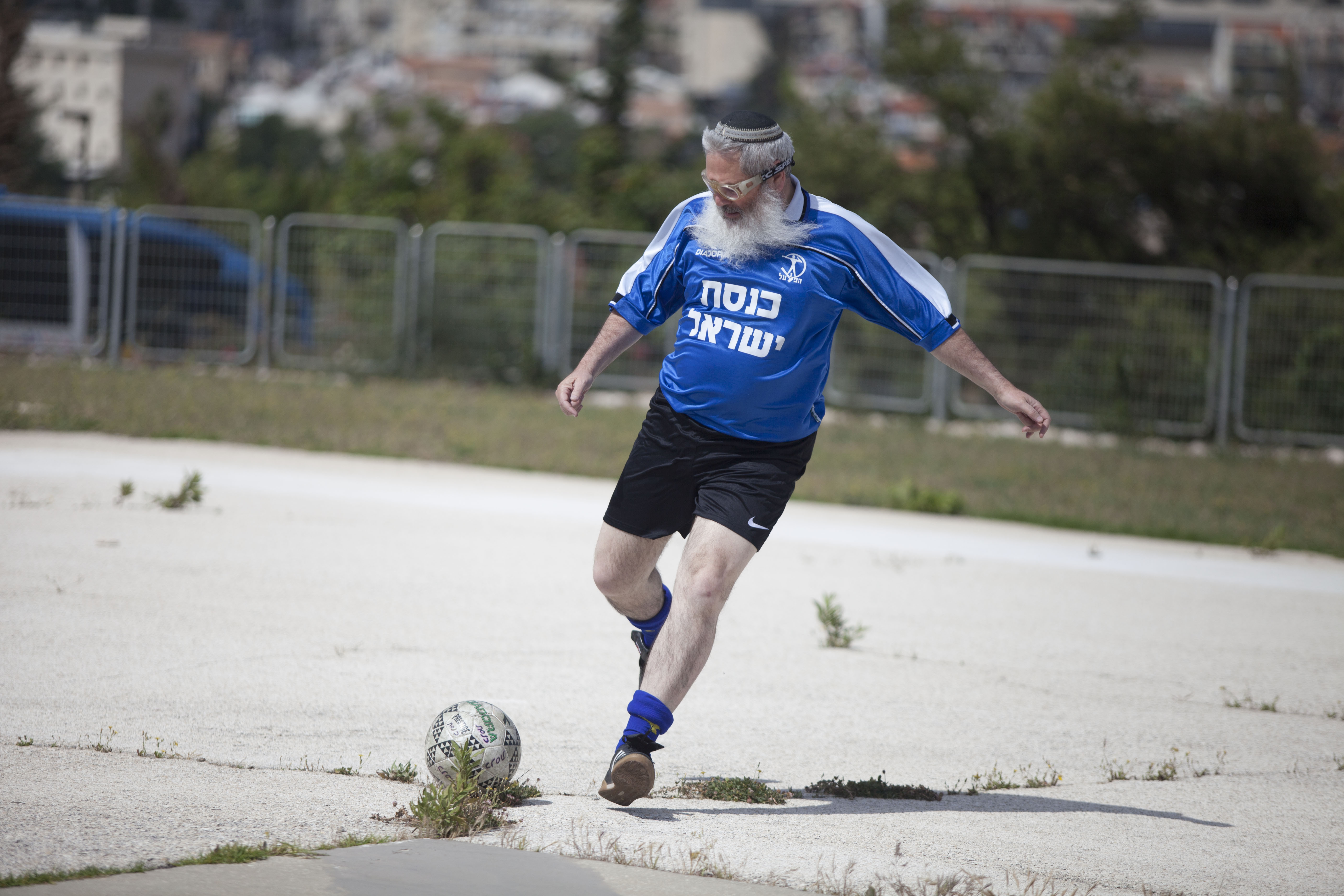 רץ ובועט: אלי בן דהן רוצה להיות שר הספורט?