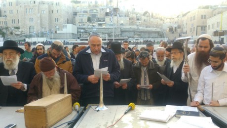 עכשיו בכותל: "לך כנוס את כל היהודים"; צפו בתיעוד
