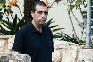 עימות ראשון: "לא אנסתי אותך, את מעלילה עליי"