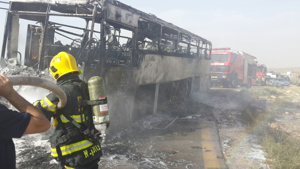 נס בהר חברון: אוטובוס התלקח ללא נפגעים