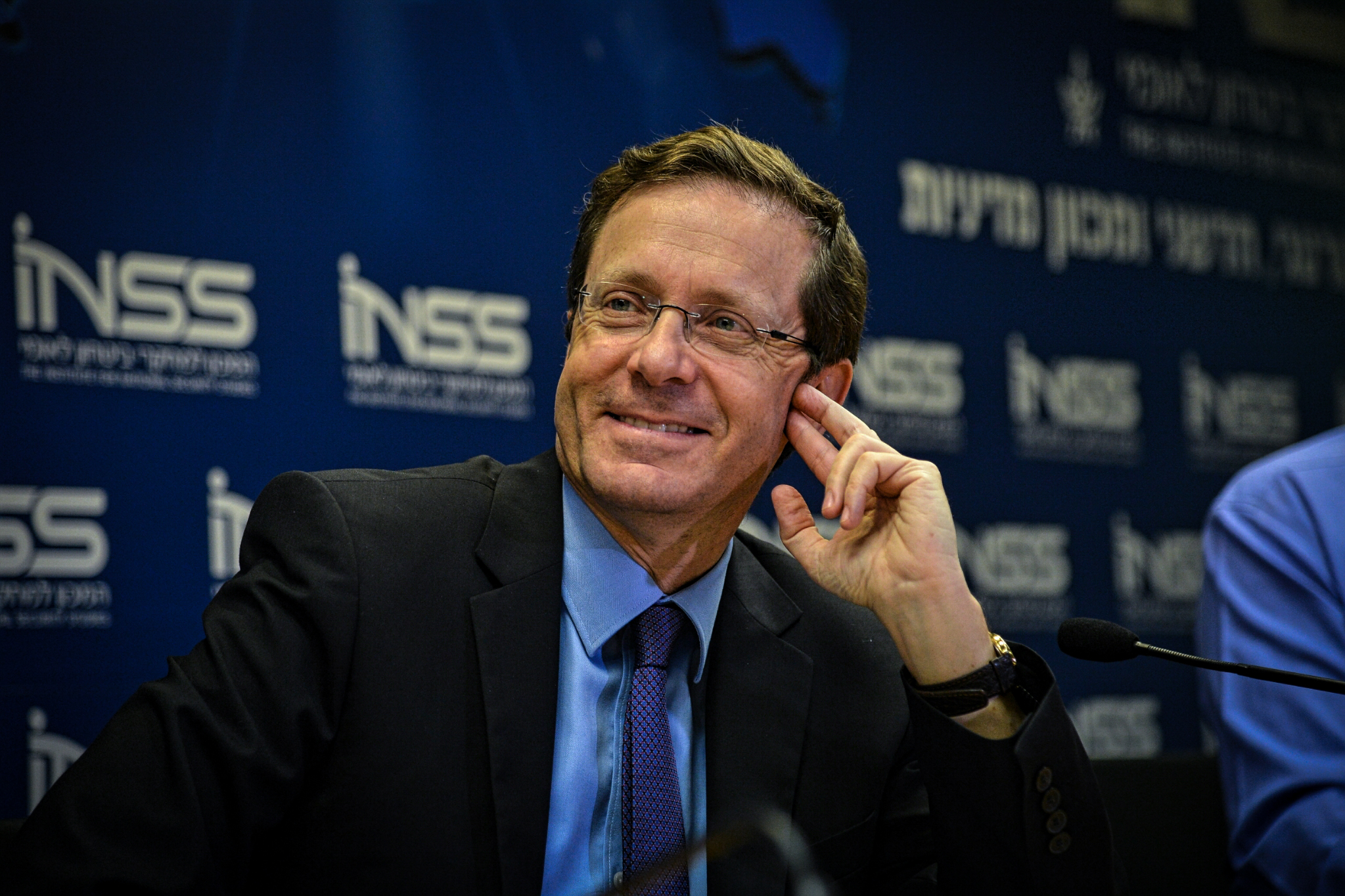 הדרישה מהרצוג: השעה עצמך עד לסיום החקירה