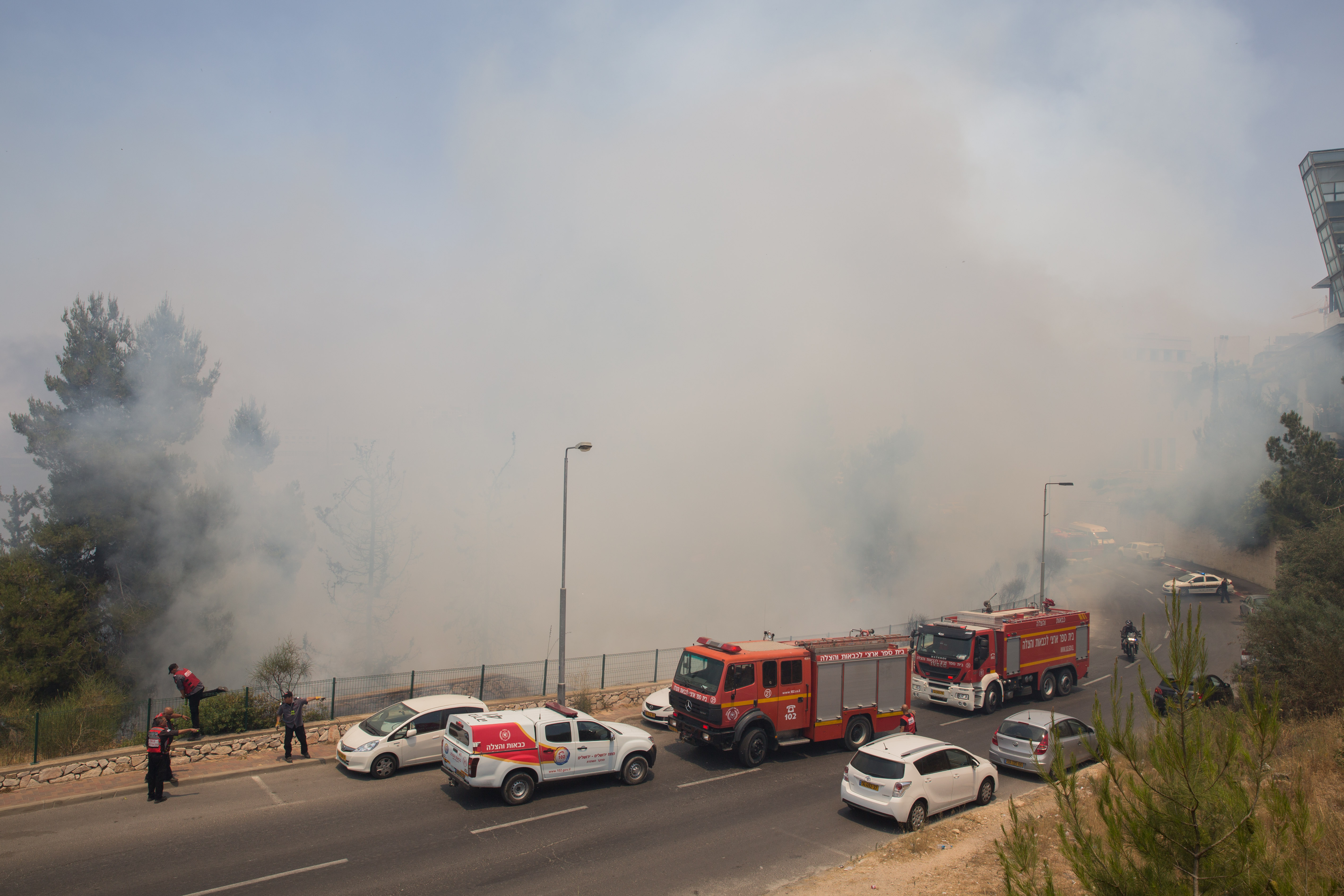 הכבאים הצליחו להשתלט על שריפת הענק – צפו