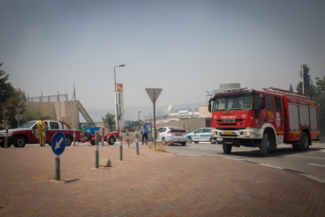 הכבאים הצליחו להשתלט על שריפת הענק – צפו