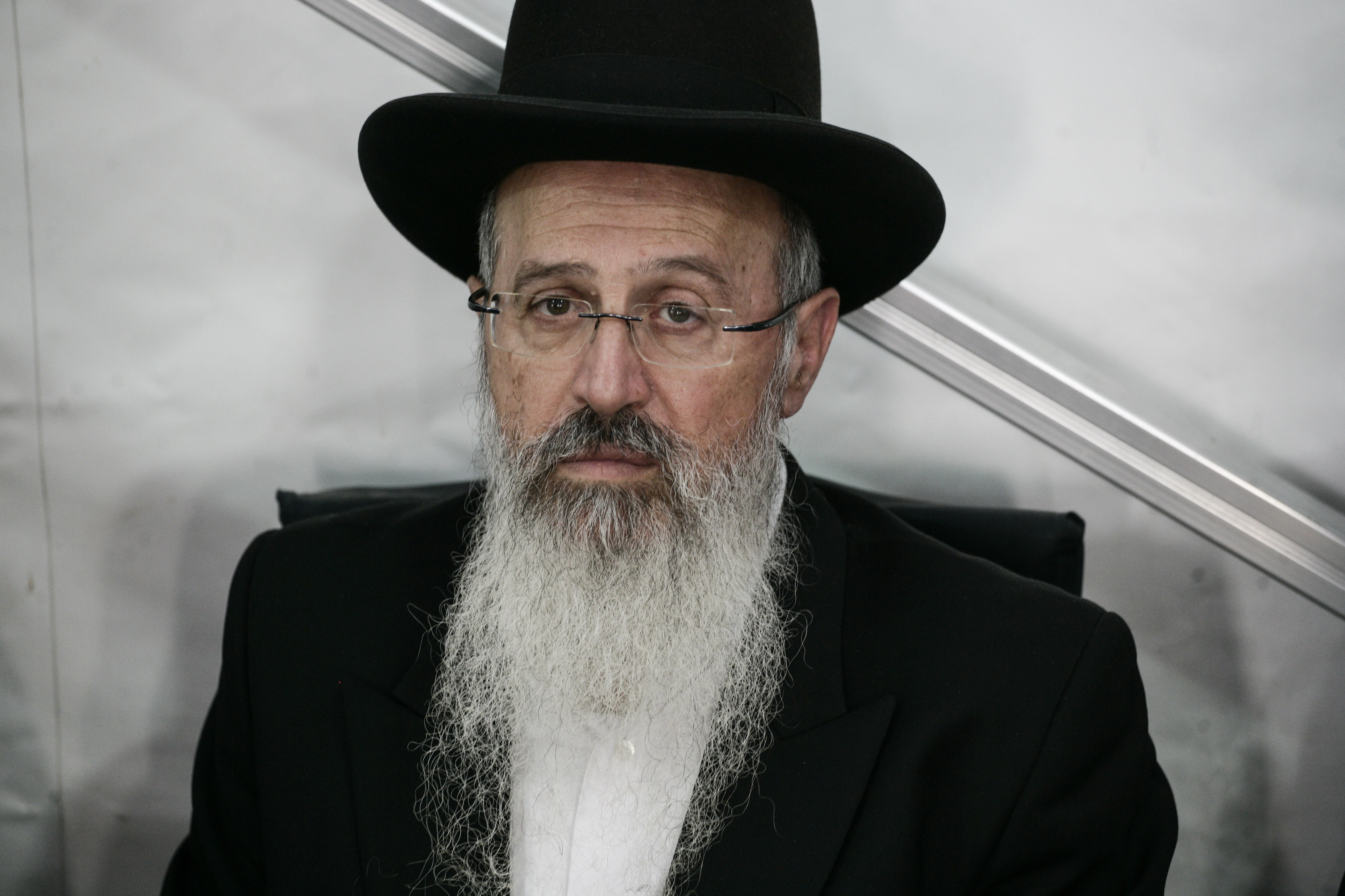 המדינה שוקלת הליך להדחת הרב אברהם יוסף