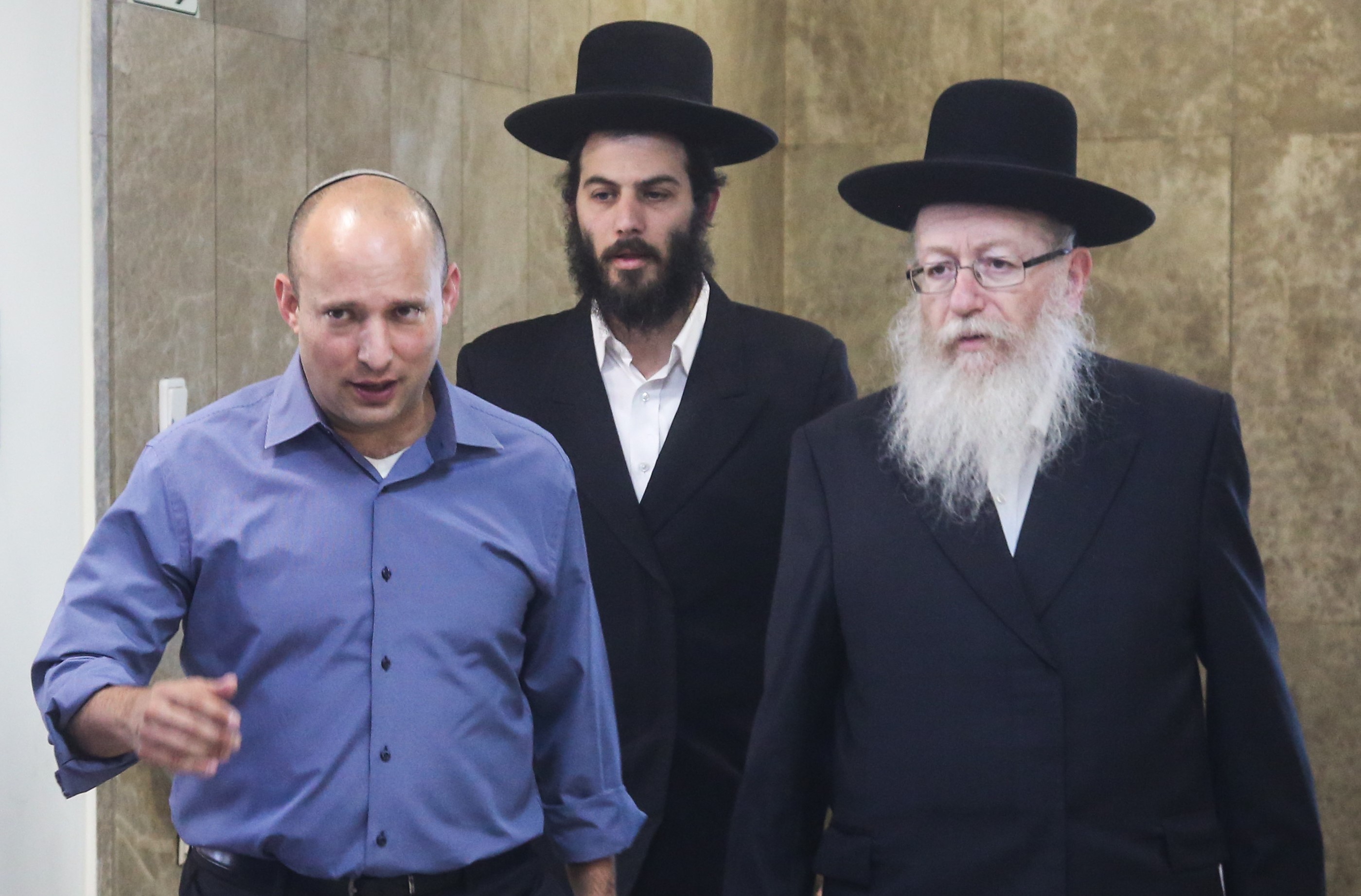 האולפנה תיסגר ותהפוך לתיכון חרדי; בנט מסרב להגיב