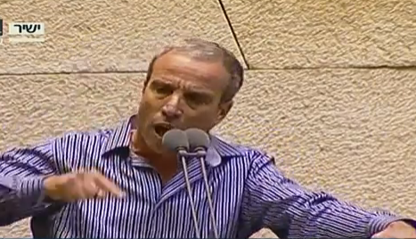 צפו • שטרן למוטי יוגב: "עלה לדוכן ובקש סליחה"