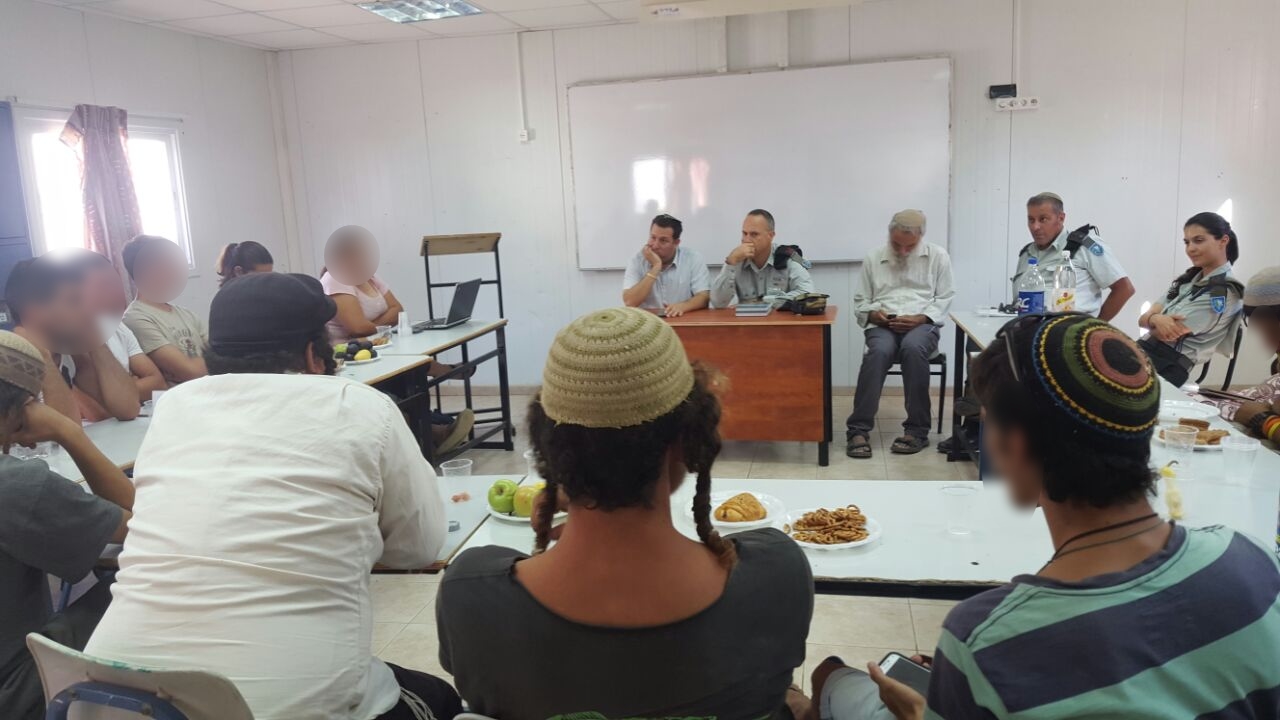 מפקד הבקו"ם הגיע לגייס את נוער הגבעות
