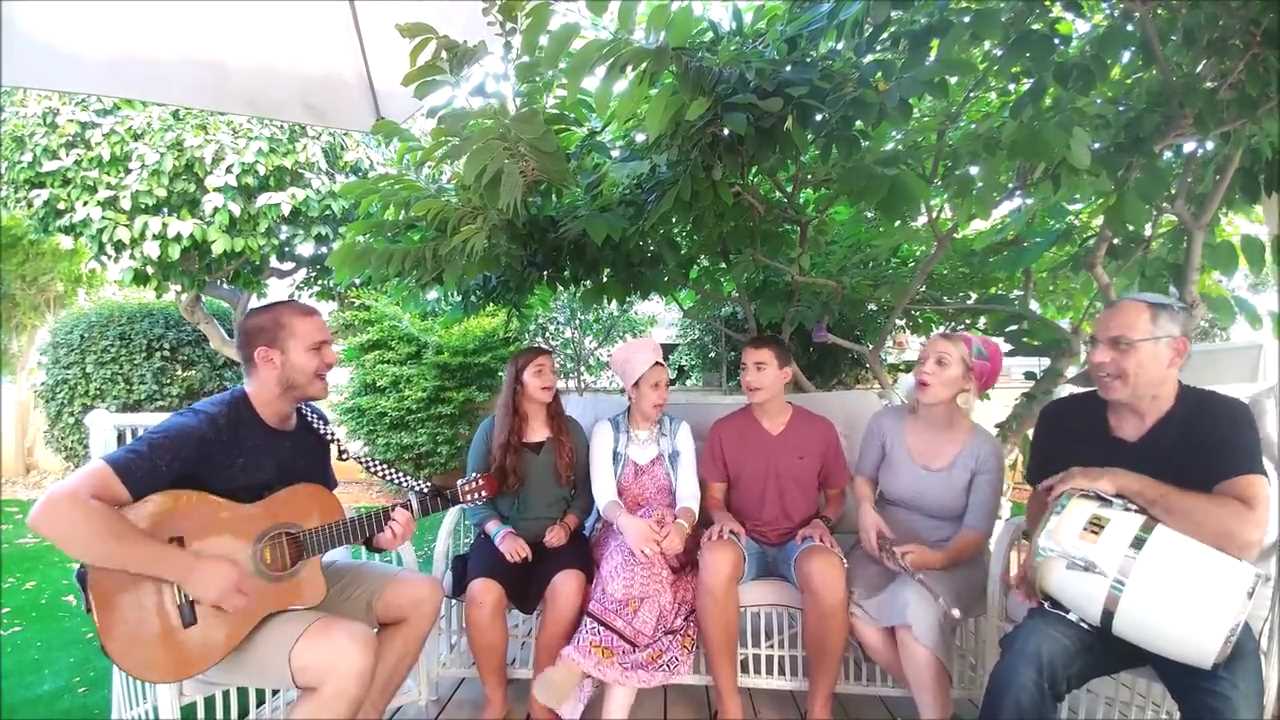 מקסים: מאש-אפ שירי אהבה לכבוד ט"ו באב