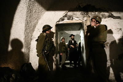 דרמה לילית בקבר יוסף: חסידי ברסלב הותקפו וחולצו על ידי כוח צה"ל