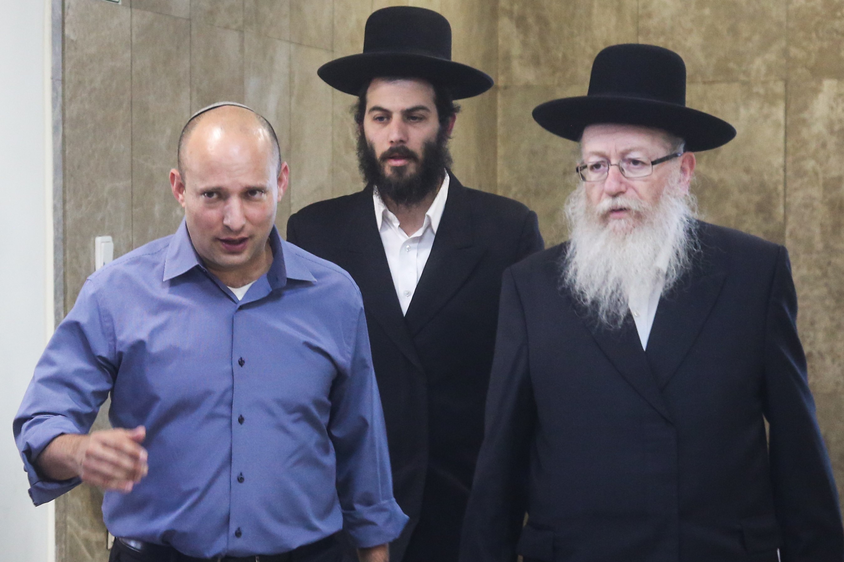 חילול שבת בהכשר המפלגות הדתיות