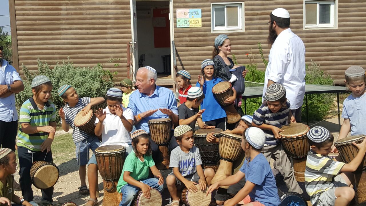 בא לחזק: אורי אריאל פתח את שנה"ל בעמונה