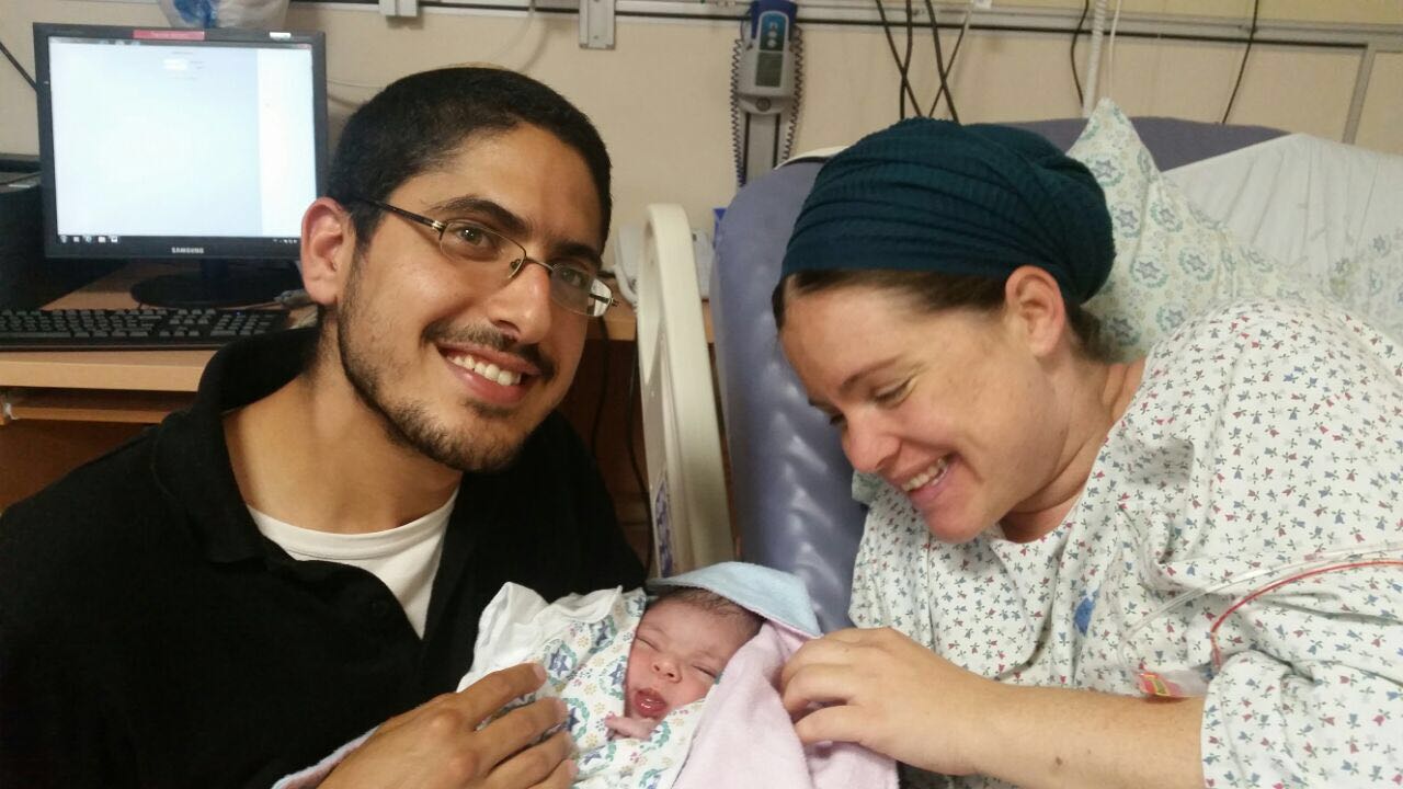 שנה אחרי שניצלה בנס מבקבוק תבערה – ילדה בן