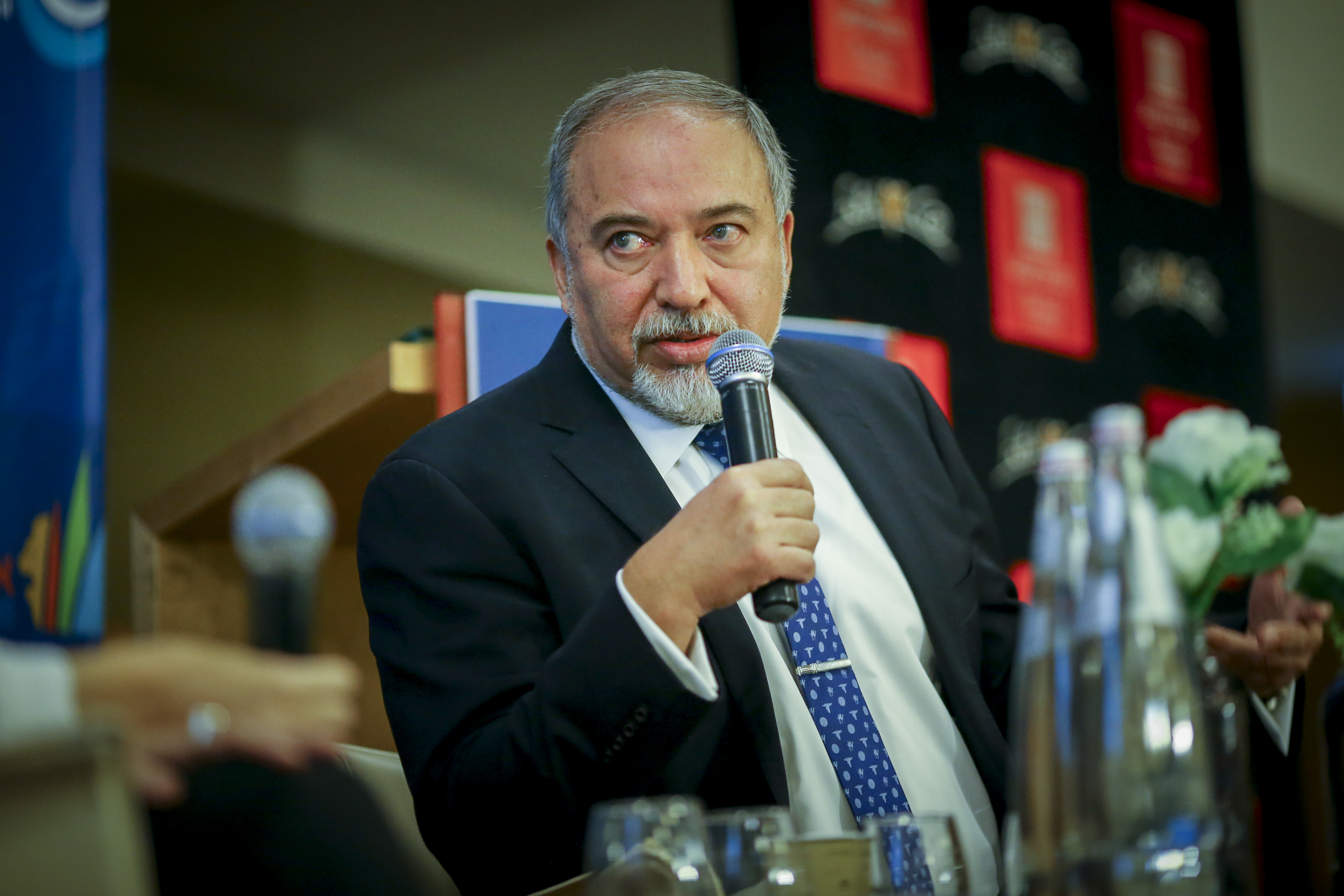"למה אנחנו צריכים להוציא את הערמונים מהאש?"