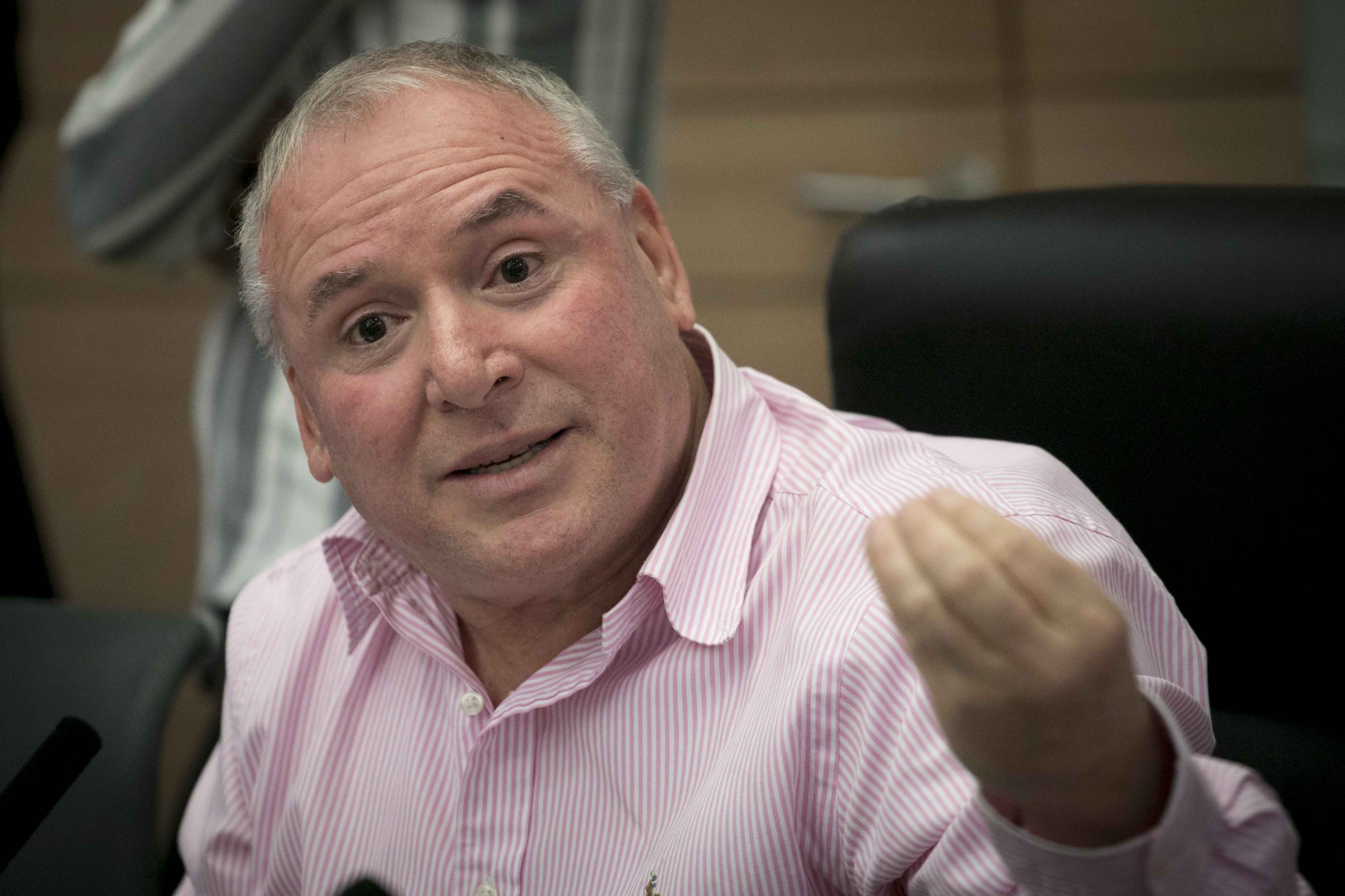 אמסלם מבהיר: "שוחד- זה לא סיגרים מחבר אישי"