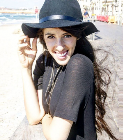 נמשים כובע וחיוך תמיד עובדים טוב (צילום מתוך האינסטגרם)