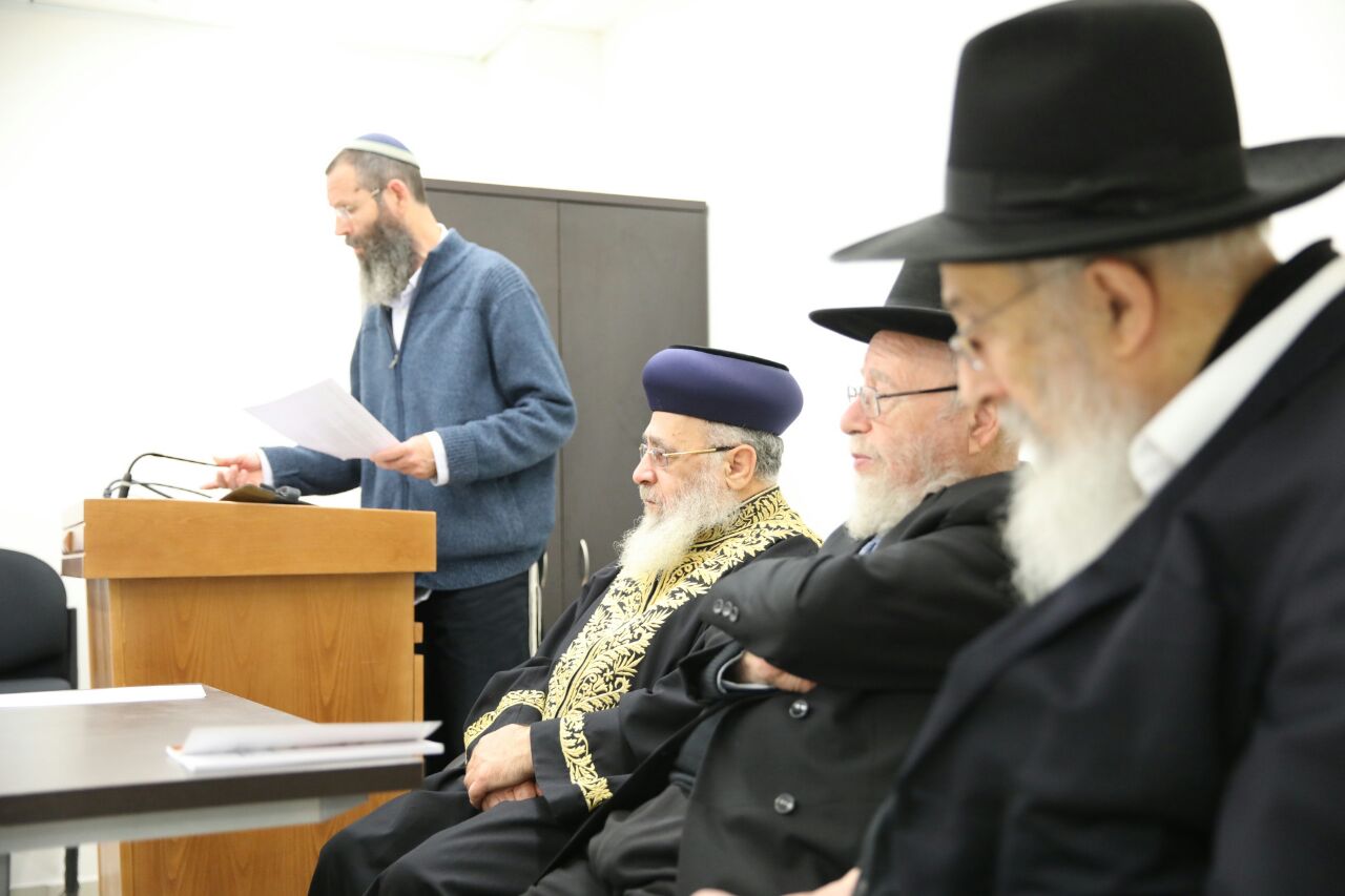 "צר לנו שהרבנים החרד"לים נותנים גב לרב יוסף"