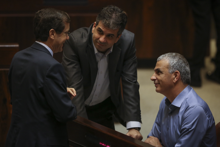 דיווח: כחלון בוחן הקמת ממשלה חלופית עם הרצוג