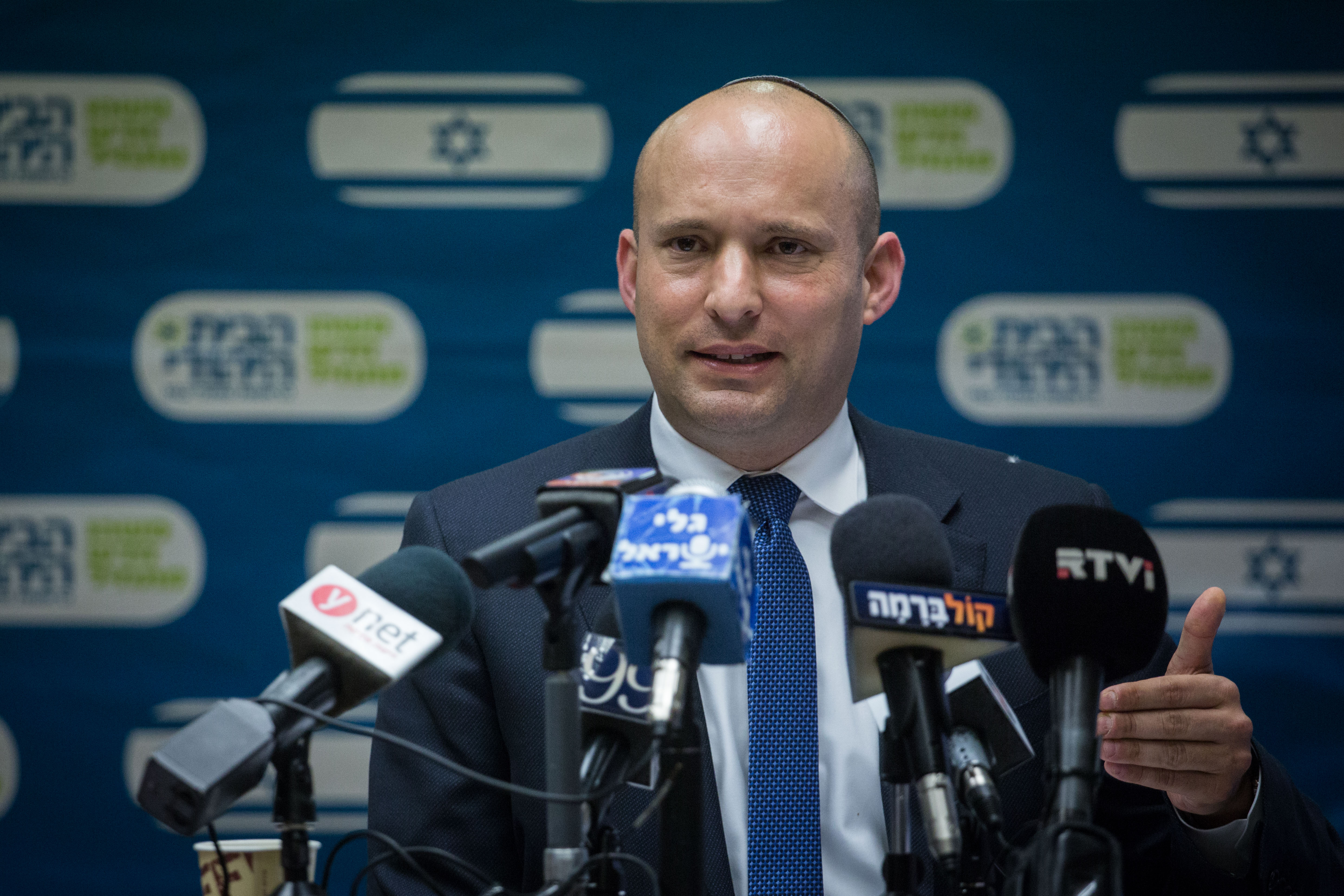 בנט לנתניהו: "או ריבונות, או דאעש על כביש 6"