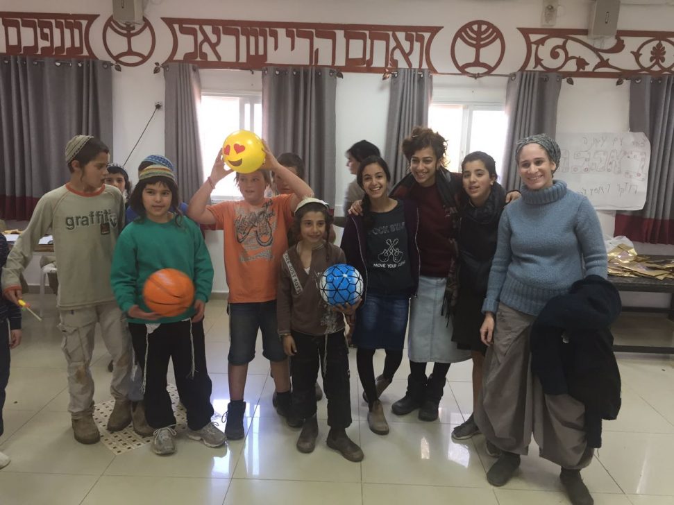 אחרי הפינוי: מחבקים את תושבי עמונה