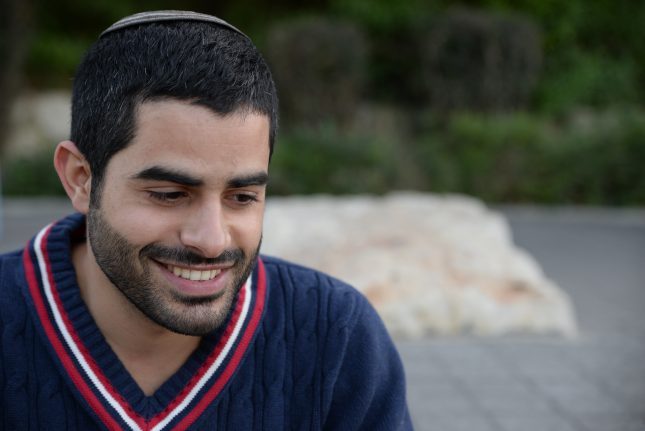 "לא מבינה": משה נריה כורסיה בסינגל חדש