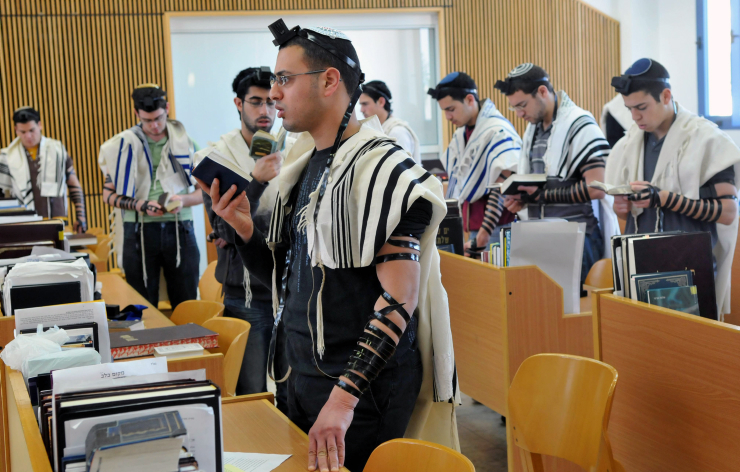 ישיבות ומכינות, תפסיקו לחזר אחרי השמיניסטים