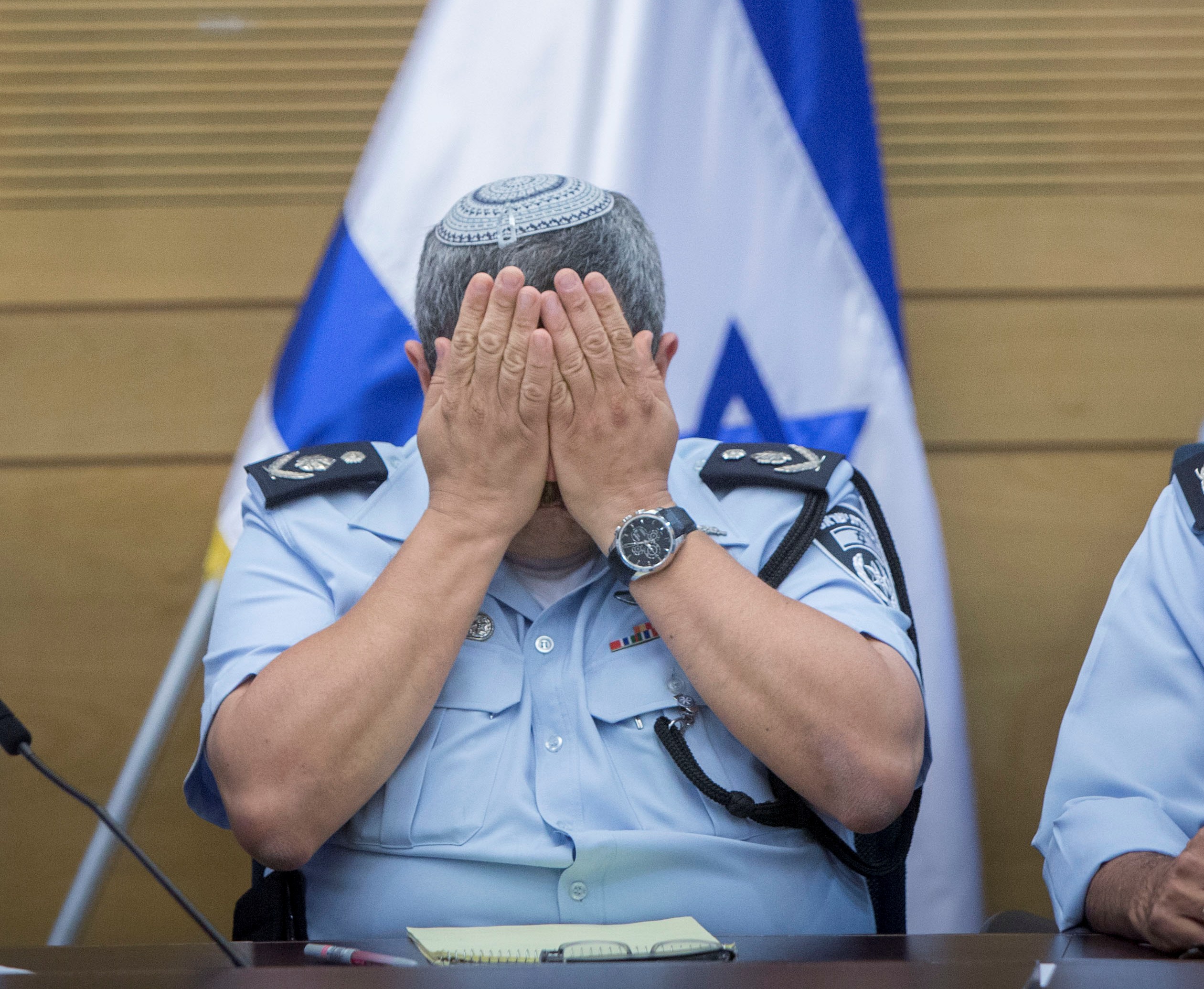 המפכ"ל הבריז; ח"כ אמסלם פוצץ את הדיון