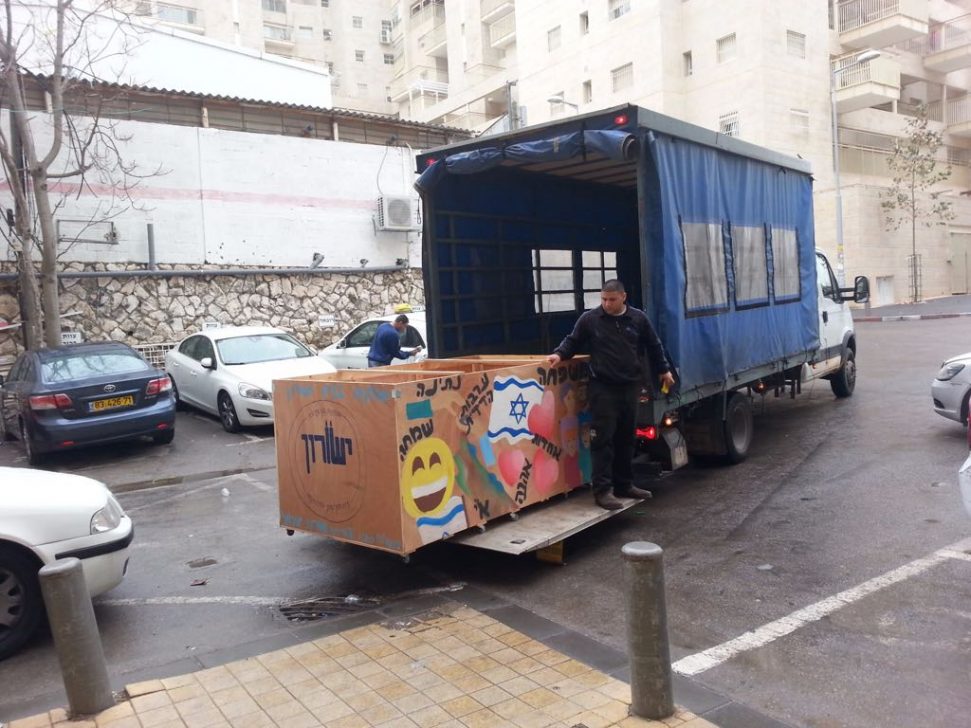 התלמידות ארגנו: משלוח המנות הכי גדול – בכנסת