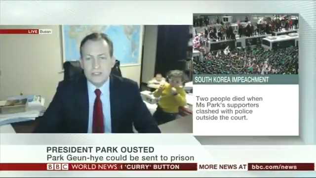 קורע: הפרופסור התראיין לBBC; הילדים קפצו לבקר