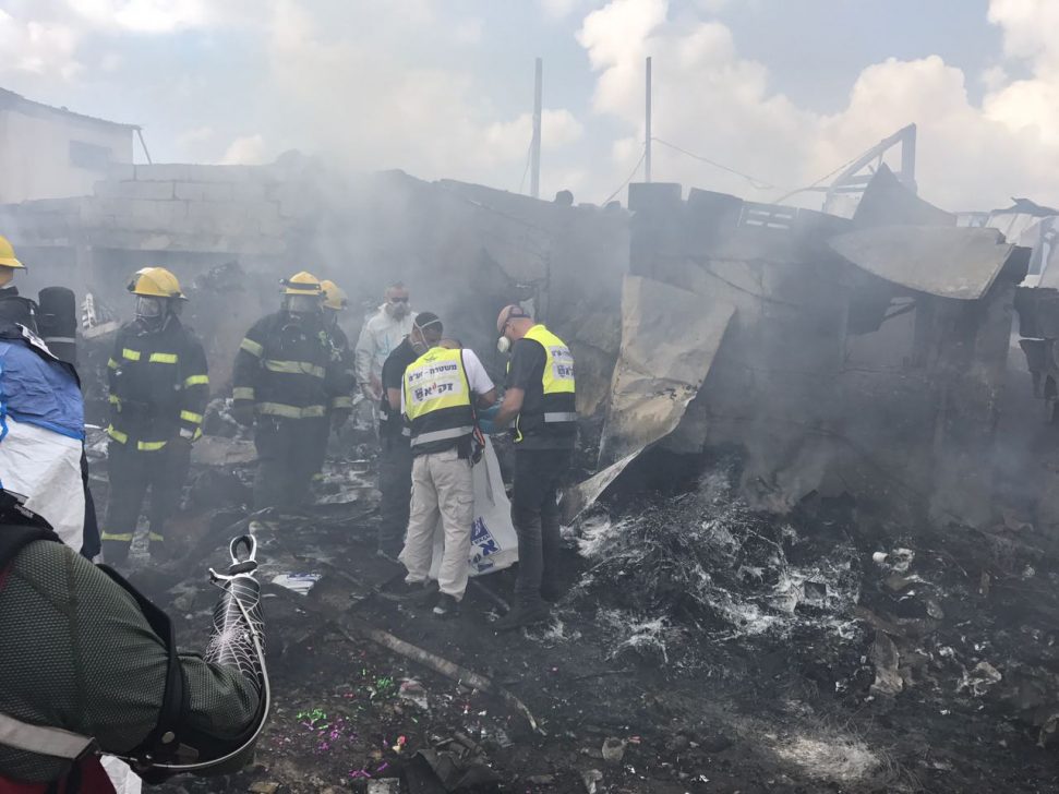 כמו אחרי הפצצה: זוהו הרוגי שריפת מחסן הזיקוקים