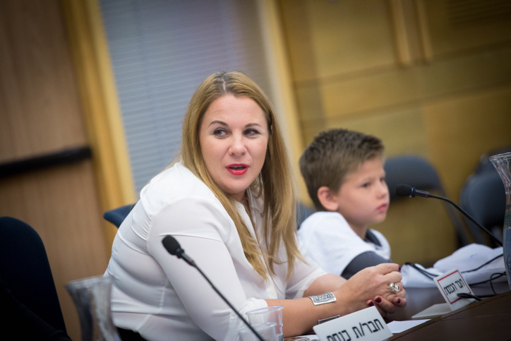 הח"כית נגד רזי ברקאי: העלה אותי לשידור כדי לקלל