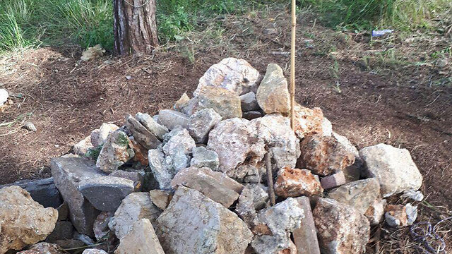 עם תאריך פטירה: ילדים הכינו 'קבר' לתלמיד מהכיתה