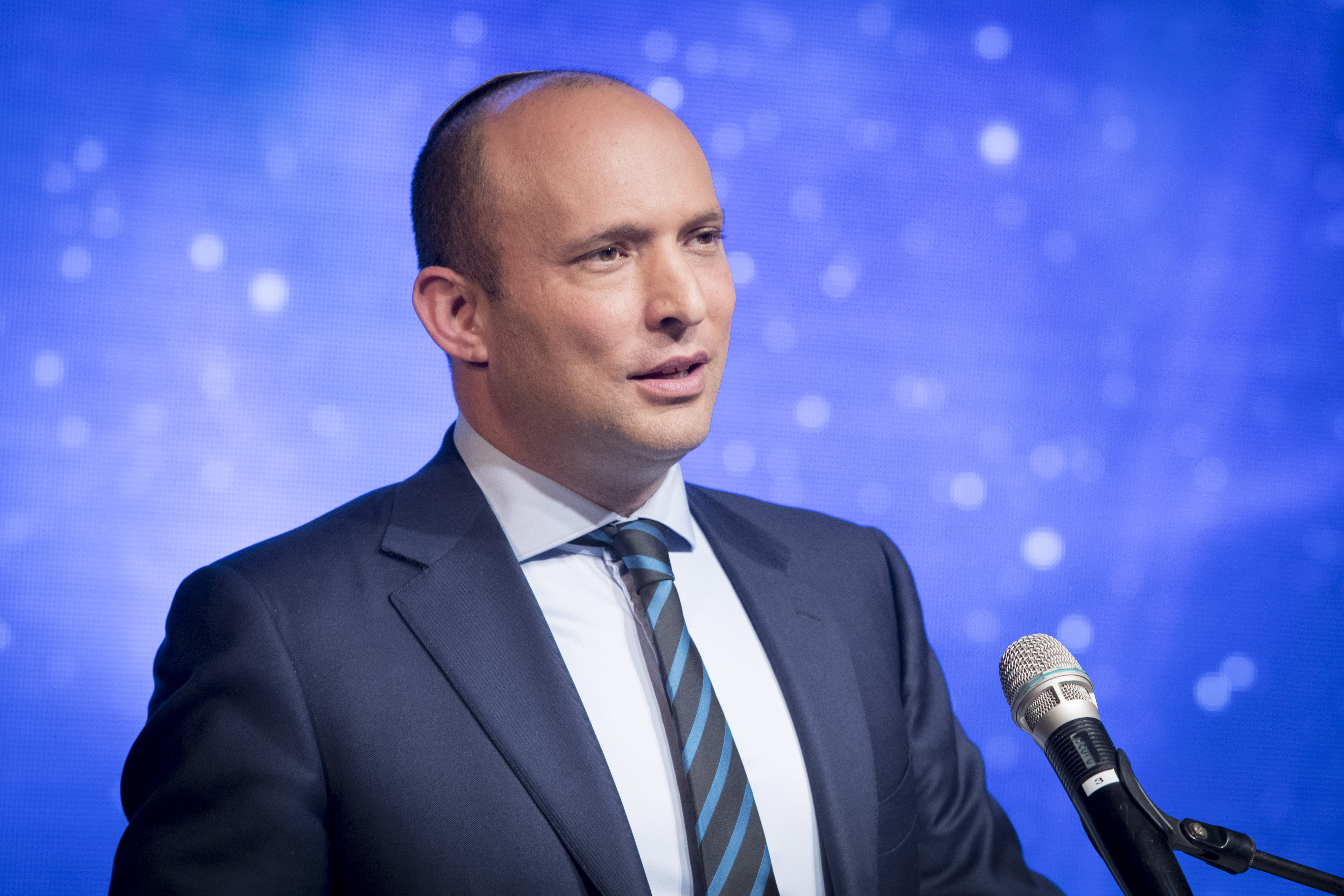 בנט: "העולם חייב לפעול נגד הטבח הכימי בסוריה"