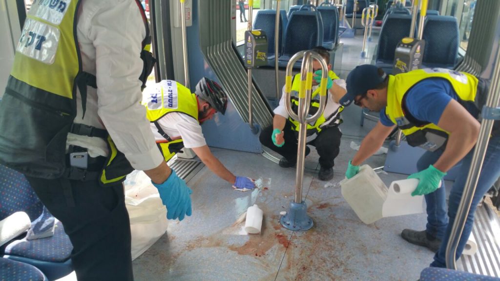 בת 25 נרצחה בפיגוע דקירה ברכבת הקלה בירושלים