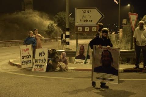 מאות הפגינו למען אלקנה פיקאר
