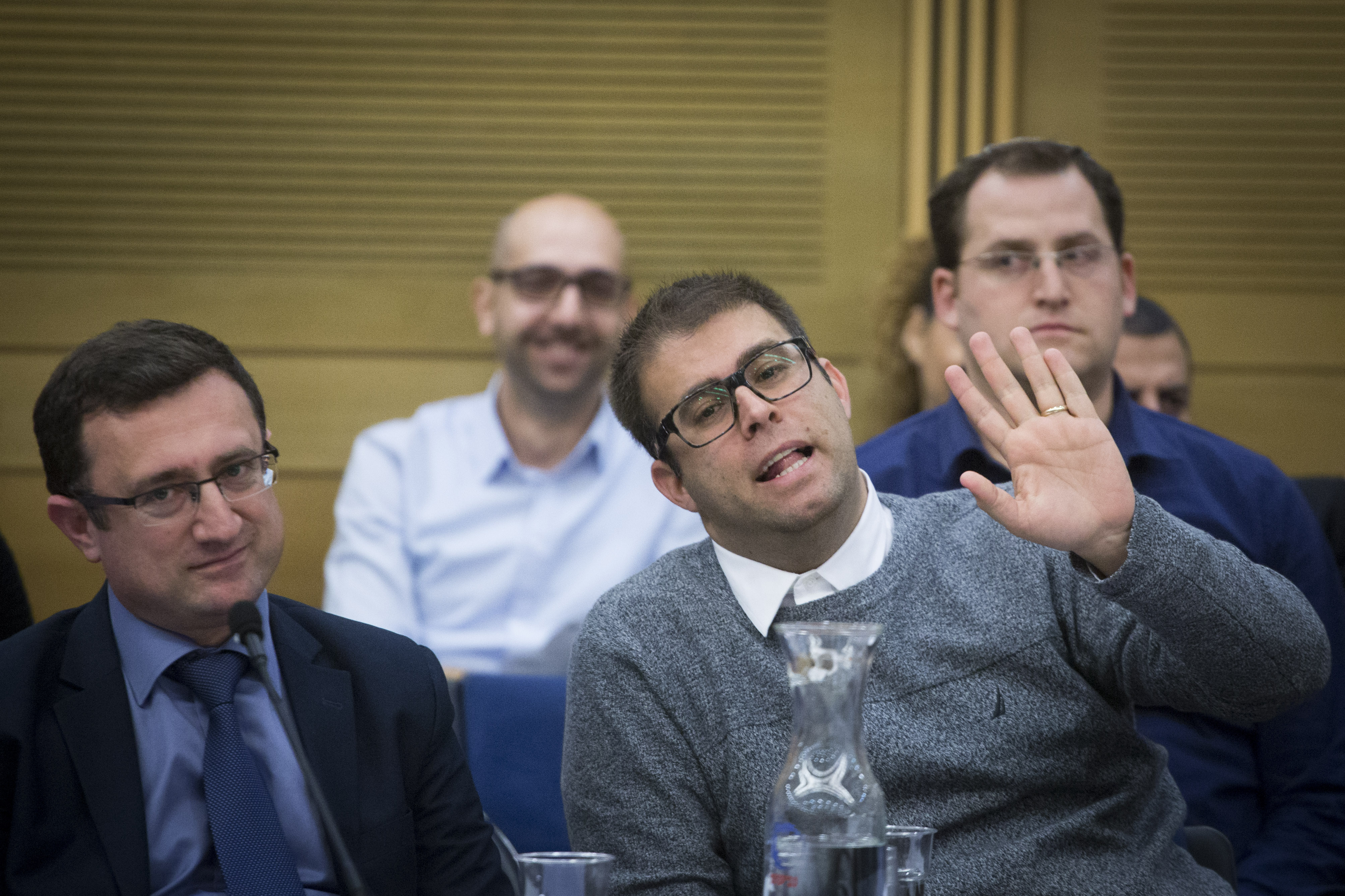 "לא הסתכל על המפה"; אורן חזן לועג לליברמן. האזינו