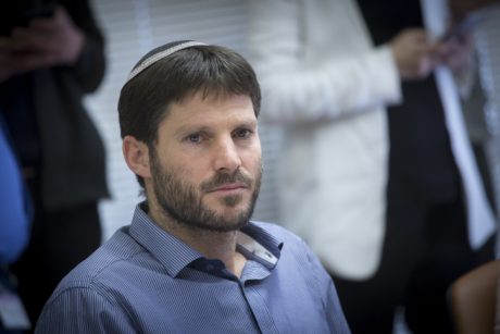 סאגת השריונים: סמוטריץ' מגיב לנפתלי בנט
