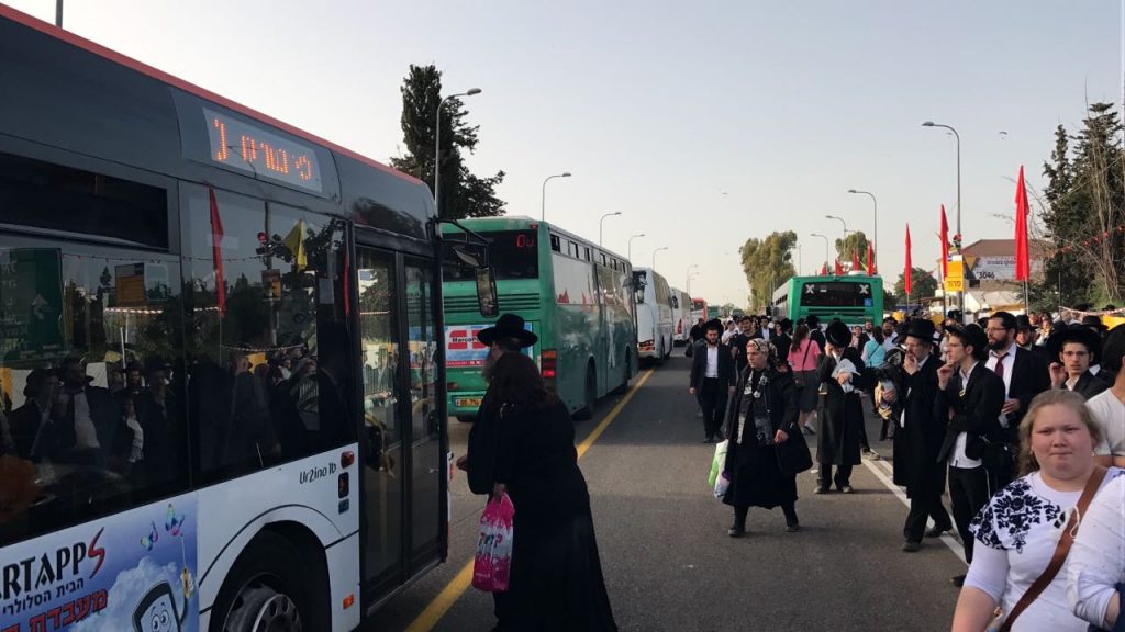 אוטובוסים לא הגיעו: עשרות אלפים תקועים במירון