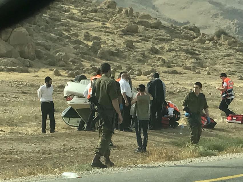 תיעוד • בחזור ממירון: הרכב התהפך- האב וילדיו ניצלו