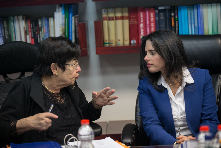 ימות המשיח: נאור מרעיפה שבחים על איילת שקד