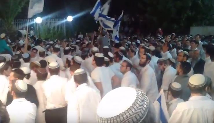 צפו: חוגגים יום ירושלים בישיבת מרכז הרב